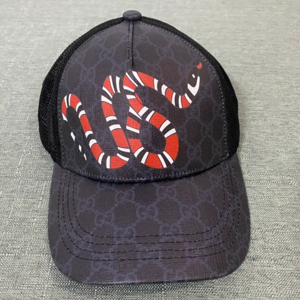 Helt ny, original & oanvänd Gucci keps ”Snake” . Accessoarer.