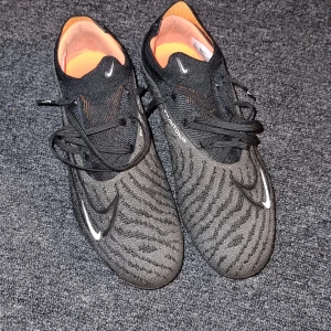 Nike Phantom GX - Storlek 40, iprincip helt nya. Endast använda en träningsvecka.