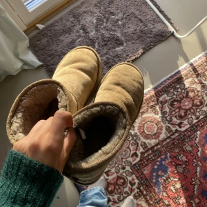 Säljer mina äkta UGGs - Bra skick, perfekta till vintern! 🩷