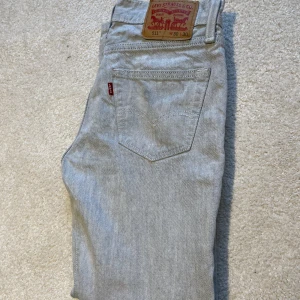 Levis 511 jeans  - Säljer mina nyinköpta Levis 511 då de inte passa, de är i storlek 30.30. Nypris är 1200kr 