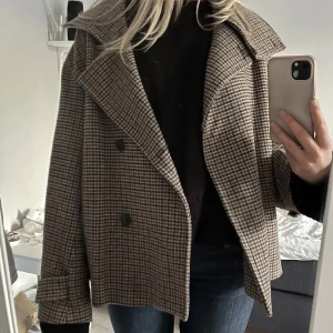 Kappa - Säljer min superfina arket kappa som är slutsåld överallt! Passar perfekt nu till hösten💞Nypris 1895