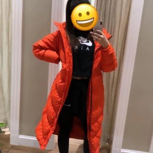 NIKE parka  - Använt den ibland, men är som ny! Är i storlek XS (lite stor i storleken) Varm och skön men framförallt snygg! 