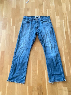 Levis 514 - Levis 514 i storlek 34/30 i myclet bra skick.