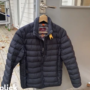 Parajumper jacka 9/10 - Säljer en parajumper jacka för ett rimligt pris. Har it använt den mkt. 