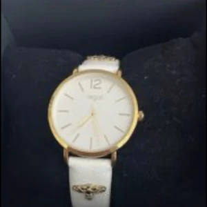 Klocka  - Helt ny klocka är som ny 