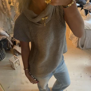 Tröja  - Super snygg stickad tröja, jätte bra kvalitet 