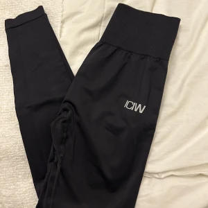 Träningstights - Säljer mina snygga iciw träningstights, bra skick! 