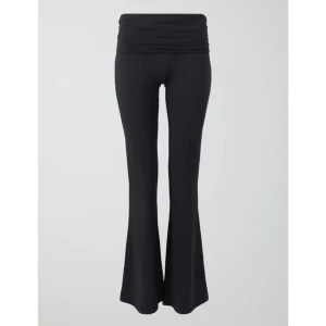 Lågmidjade yogapants - Säljer dessa Lågmidjade yoga byxorna från gina tricot, använda ca 3 gånger, köparen står för frakten 💕