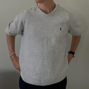 Polo Ralph Lauren  - Grå tröja från Ralph lauren i bra skick Storlek L 