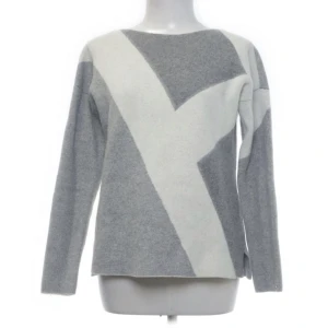 Tröja  - Säljer denna snygga tröjan ifrån Tommy hilfiger!