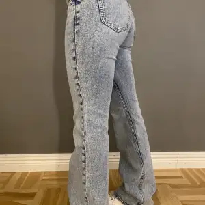 Low waist jeans med raka ben, storlek 34 😋
