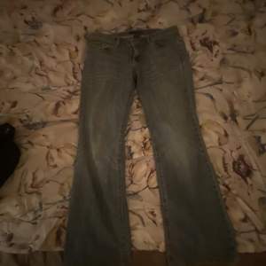 Ljusblå Lågmidjade jeans i storlek 30/32, skriv privat för frågor 
