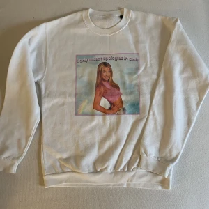 Britney Sweatshirt - Vit sweatshirt med britney spears tryck!