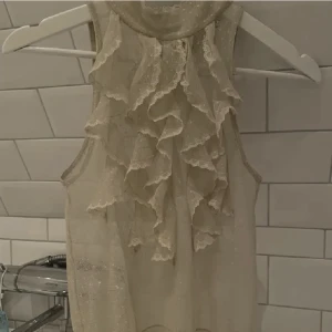 Mango topp - Jättesöt genomskinlig topp från mango, i bra skick. (Lånade bilder)