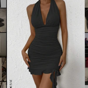 Svart klänning - Svart klänning i storleken xs. Använd 1 gång. Skriv ifall du har funderingar. Köparen står för frakten💓💓