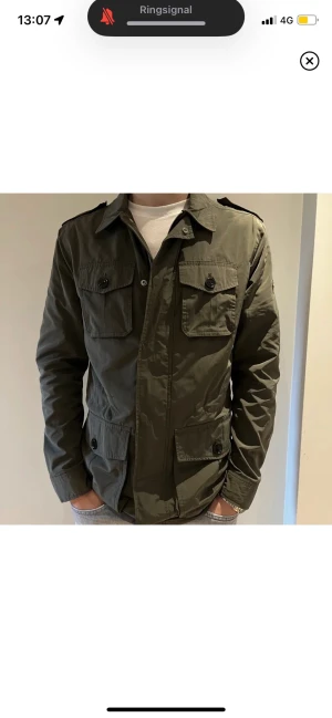 J Lindeberg jacka - Endast använd ett fåtal gånger därav skick 9/10. Nypris 3200, pris kan förstås diskuteras, Modellen är 180. Hör av dig vid funderingar. Passar även M.