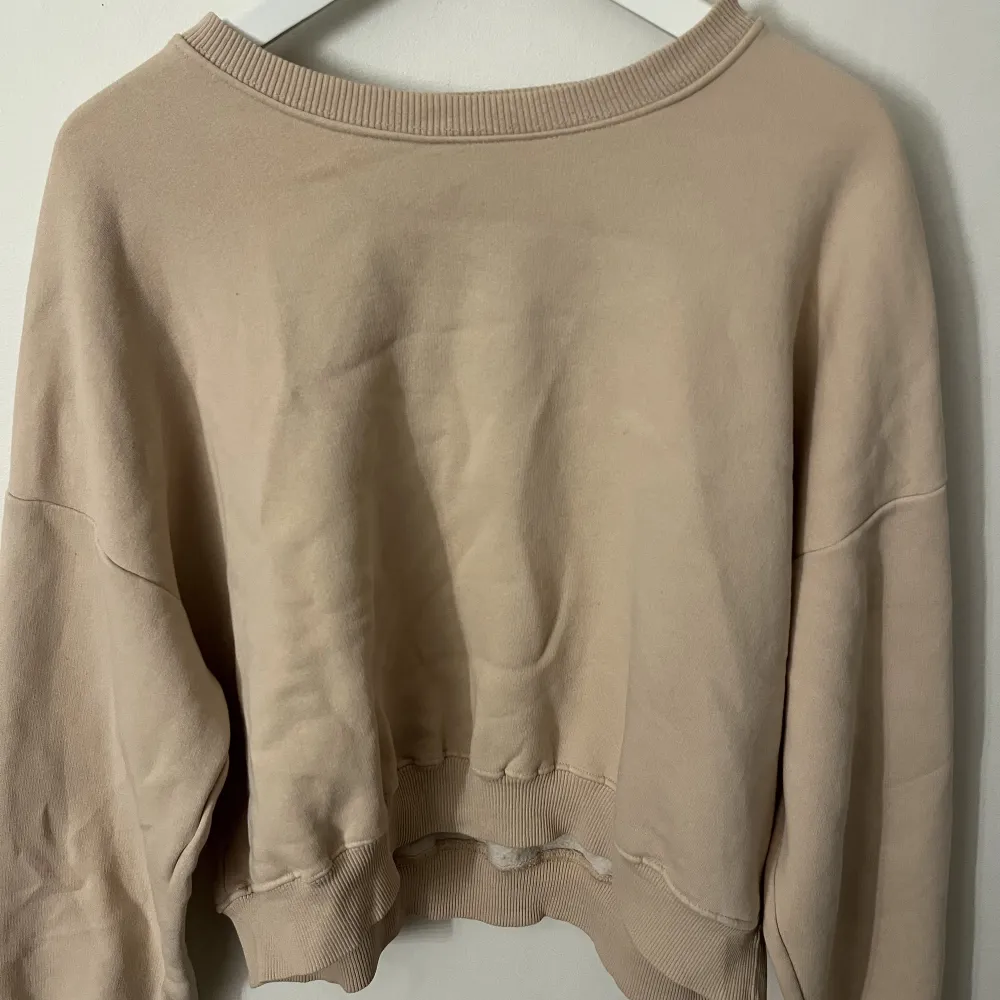 En beige sweatshirt ifrån lager 157 i storlek M, sparsamt använd. . Tröjor & Koftor.