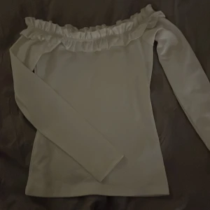 Off shoulder topp - Knappt använd, från gina