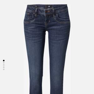 Säljer dessa mörkblå Ltb jeans eftersom dem var för små när jag köpte dom så aldrig använt💕nypris 799 säljer för 600