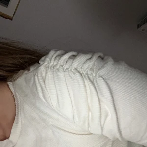 T-shirt  - Oanvänd, stretchigt och skönt material 