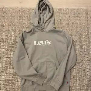 Ljusblå hoodie från Levis storlek M men skulle säga att den är mer S! knappt använd då den inte är min stil längre