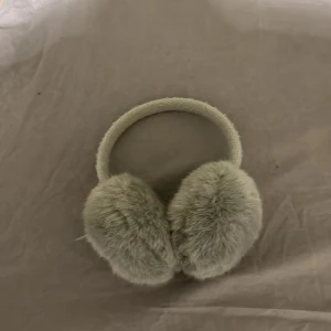 Öronvärmande hörlurar  - Helt nya funkar inte med bluetooth 