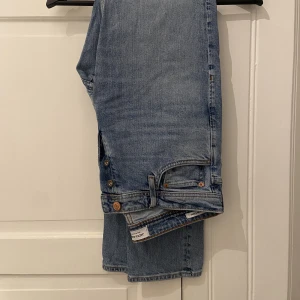 Jack and Jones jeans - Storlek 30/32. Använda men i bra skick. Knappar