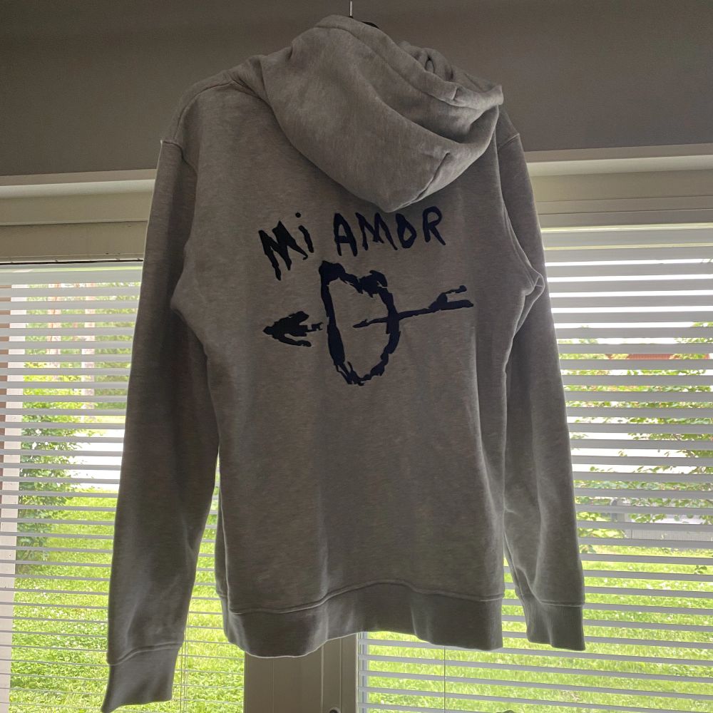 Grå Mira paris Mi amor hoodie | Plick Second Hand