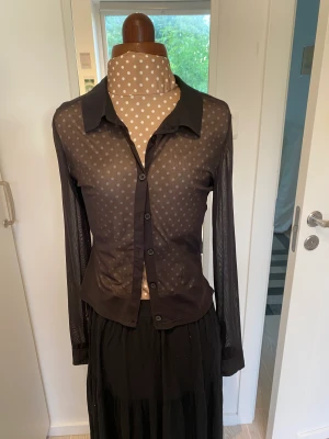 Mesh kofta  - Svart Mesh kofta från hm i stl S