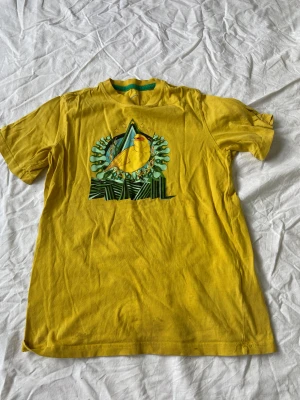 Tröja  - En tröja i L har aldrig använt 