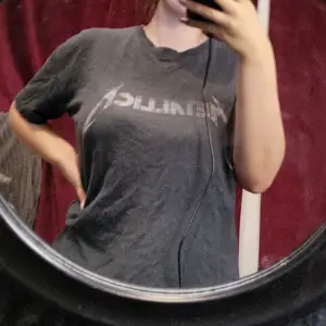 Väldigt outworn metallica merch från h&m, skönt material. Pris kan alltid diskuteras♡