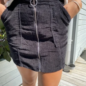 Kjol - En söt manchester kjol med dragkedja🙌🏽