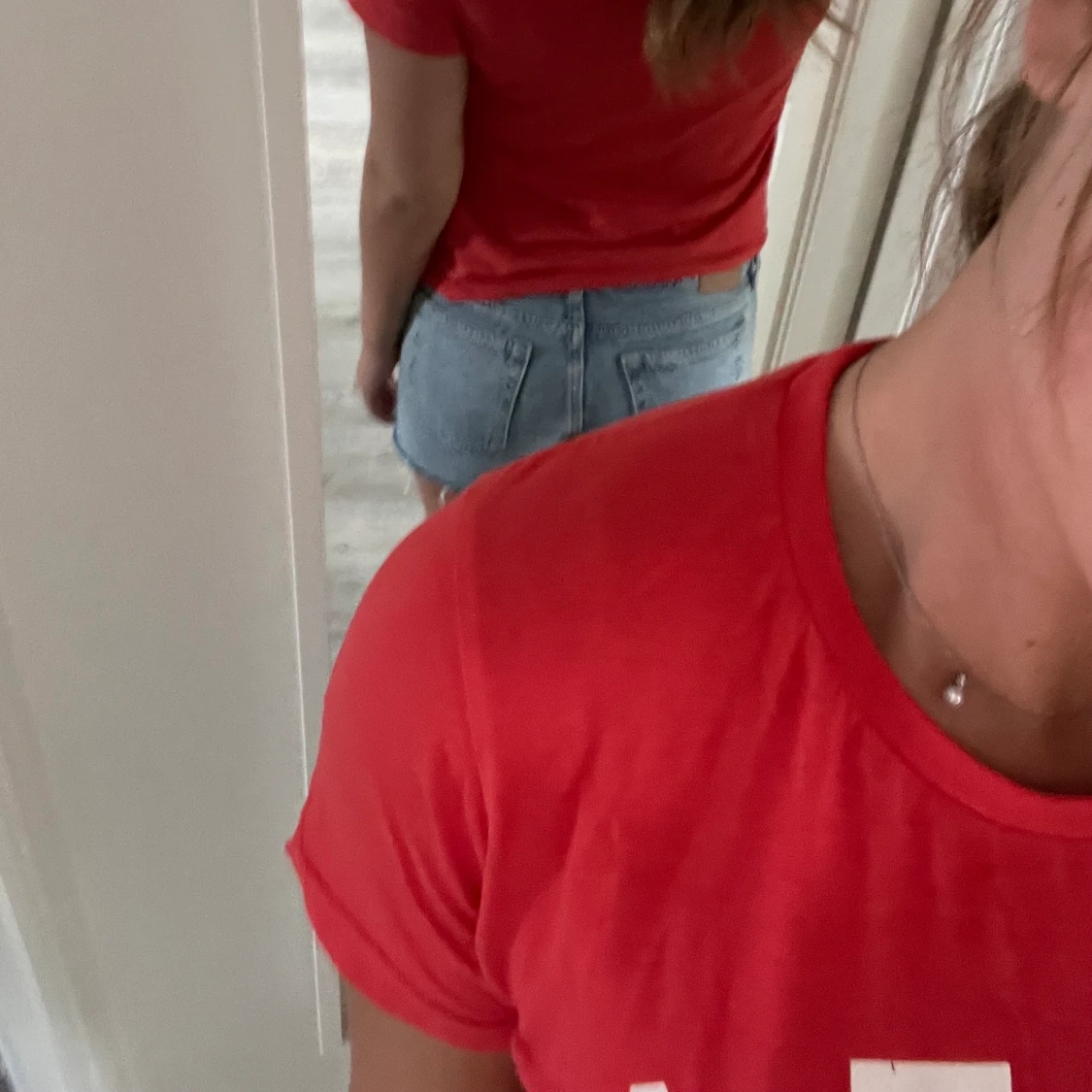 Röd tröja med tryck!! - 91