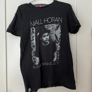 Niall Horan T-shirt - Niall Horan Flicker T-shirt, köpt på hans konsert 2017, Strl M