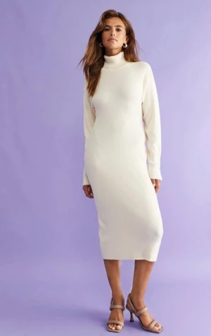 Stickad vit klänning Gina tricot  - Säljer en vit stickad klänning ifrån Gina tricot storlek M/38🥰fint skick