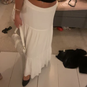 Långkjol  - Superfin långkjol från stradivarius!! Slutsåld på hemsidan. Köpare står för frakt 