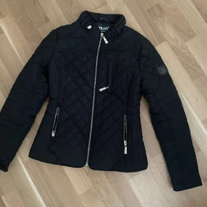 Hollies jacka  - Bra skick 