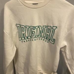 Sweetshirt - Säljer en tröja från gina i stlrk S. Köpte för ca 200-300 men säljer för 150 plus frakt. Fint skick.