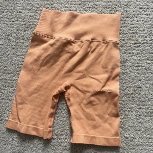 Tränings shorts  - Orange tränings shorts kommer inte till användning 