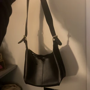 Väska - Over shoulder väska som är oanvänd!