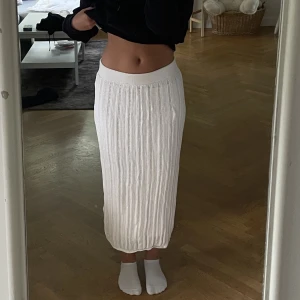 Vit lång kjol  - Vit kjol från Lindex i storlek S 