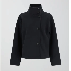 Mörkblå kappa - Mörkblå kappa från Gina i stl S, aldrig använd, köp direkt för 500kr plus frakt, skriv privat för frågor !❤️