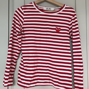 Comme des Garçones  - Tröja från Comme des Garçones i strl M. I fint men använt skick! 