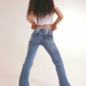 Lågmidjade jeans - Trendiga lågmidjade jeans från HM i storlek 36. Säljer då de är lite för små för mig.