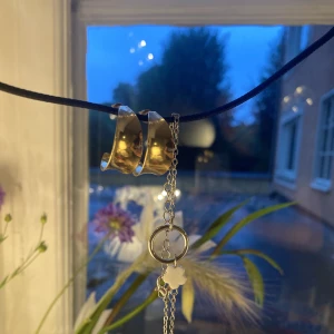 Smycken!💘 - Två super fina Örhängen från uro penn och ett jättefint armband från SHEIN