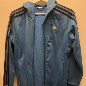 Tröja - Köpt secondhand, pris går att diskuteras