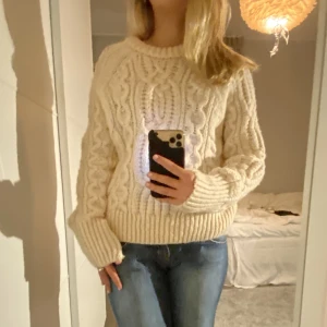 Tjocktröja - Tjock stickad tröja från zara 🍂Nyskick!