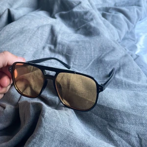 Glasögon  - Ett par glasögon inte använda 