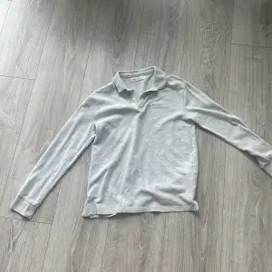 En grå tröja från zara 