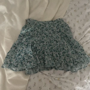 Zara kjol - Jättesöt kjol med inbygda shorts❤️